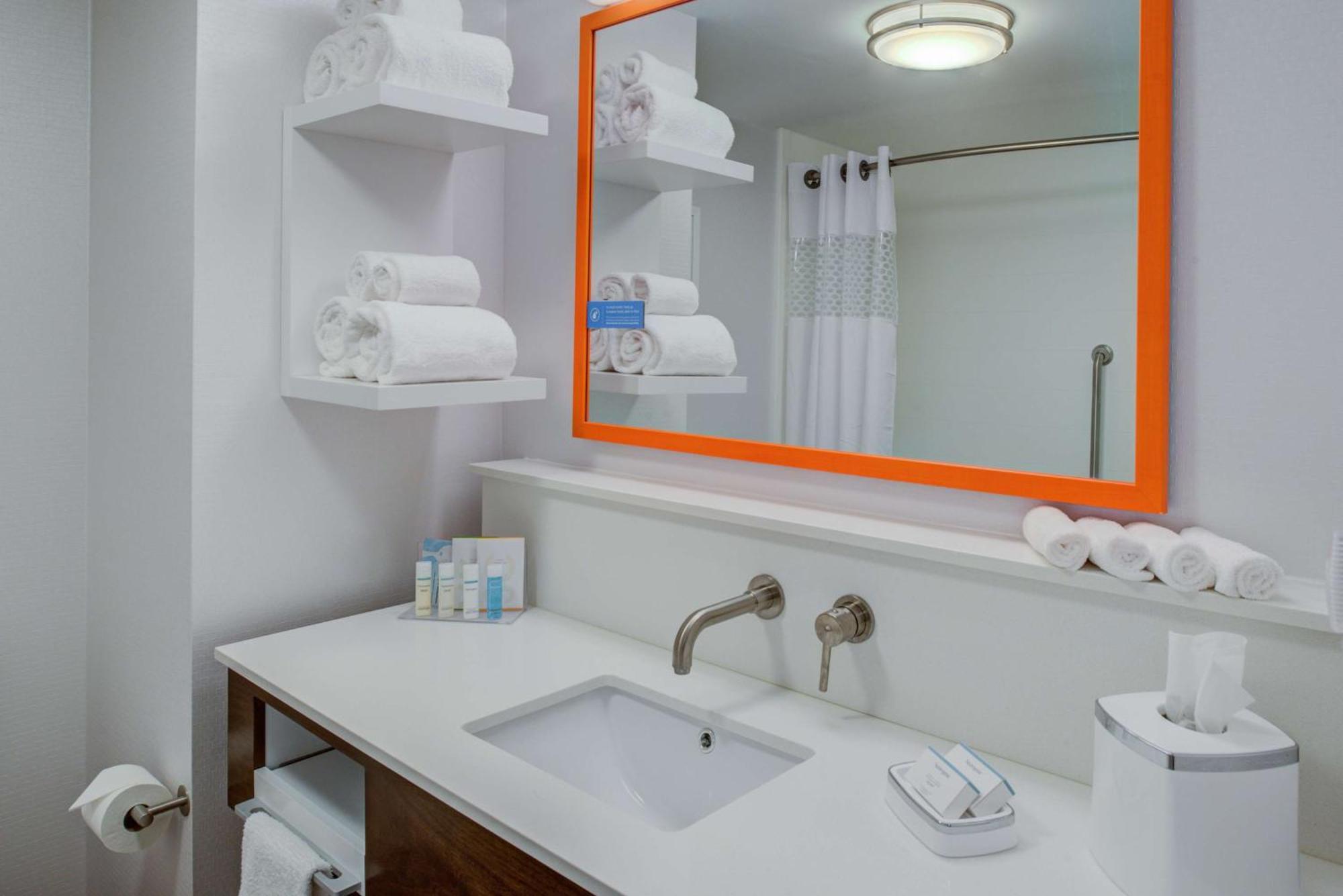 Hampton Inn & Suites Wixom/Novi/Detroit, Mi Екстериор снимка
