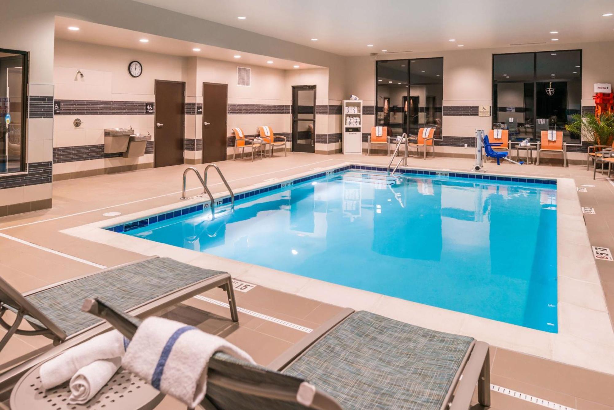 Hampton Inn & Suites Wixom/Novi/Detroit, Mi Екстериор снимка